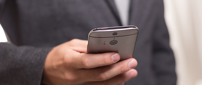 Etiqueta para o uso do celular no escritório