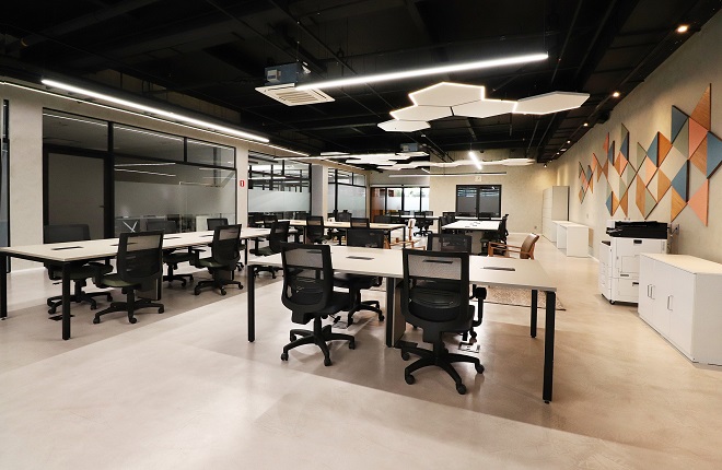 Mobiliário Corporativo para Coworking: como planejar um espaço funcional e acolhedor?