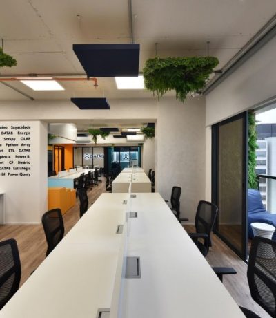 Quais soluções de mobiliário podem melhorar a experiência do colaborador no trabalho?
