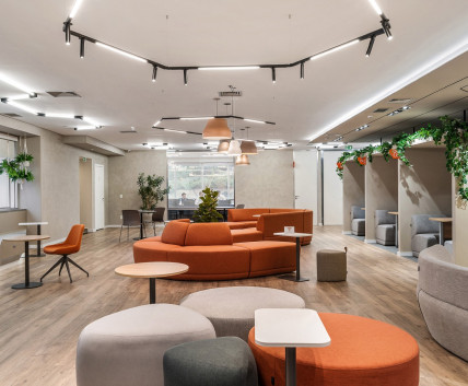 Como transformar escritórios comuns em espaços desejados pelas equipes